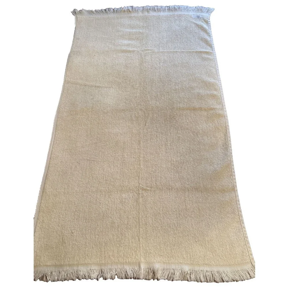 Vintage JC Penney Cream Bath Towel Faux Cross Stitch Flower Basket 24.5